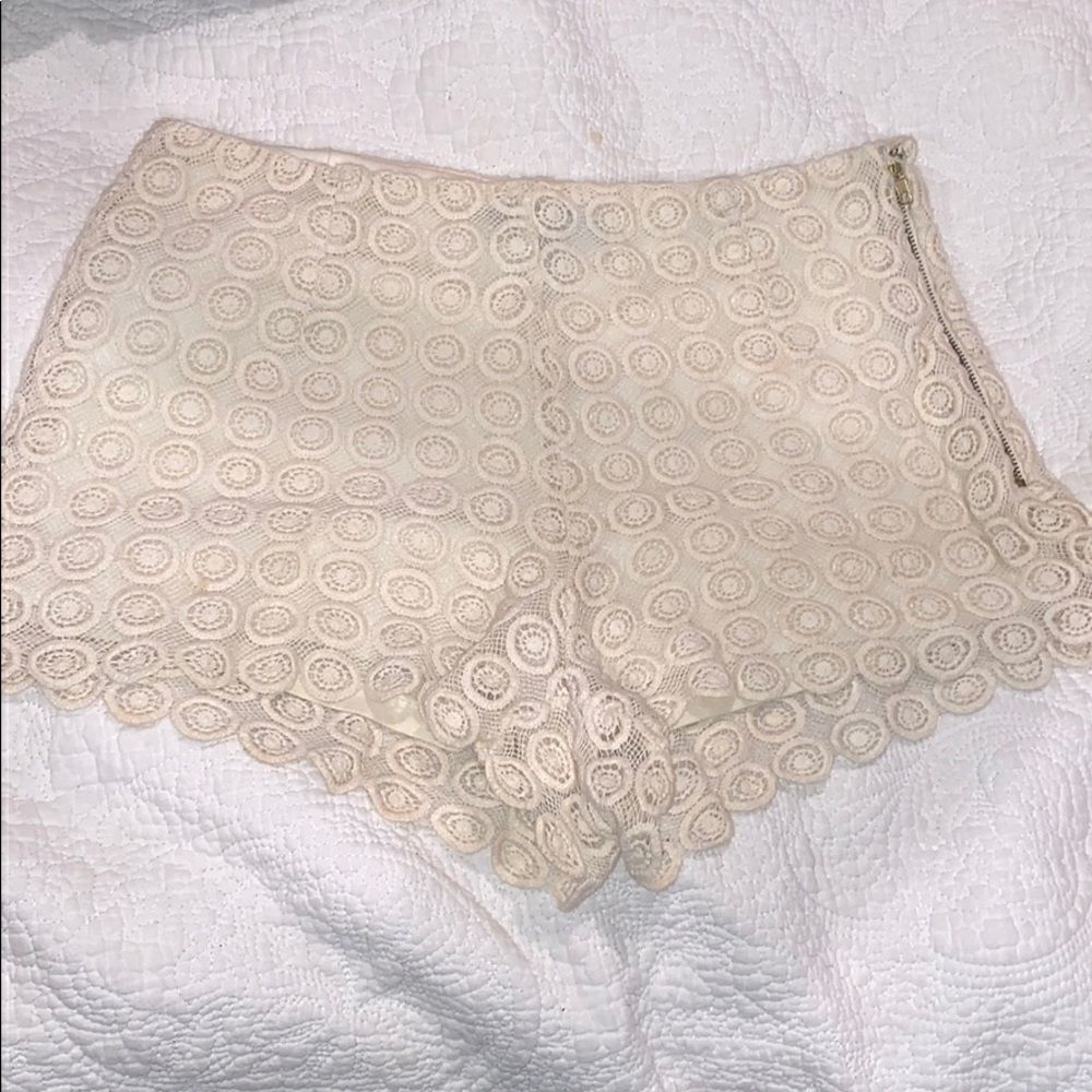 Cream shorts size S